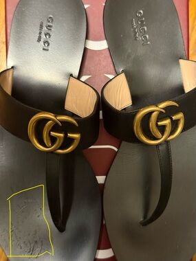 Gucci Black Leather Thong Sandals with Gold Double G